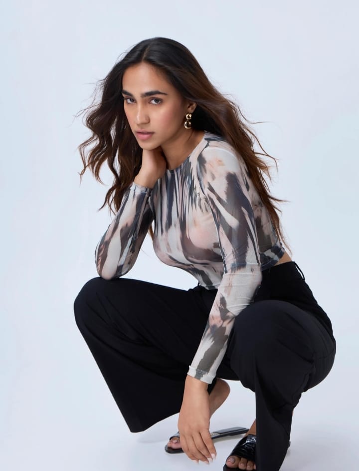 DITYA Fitted Long-Sleeve Top