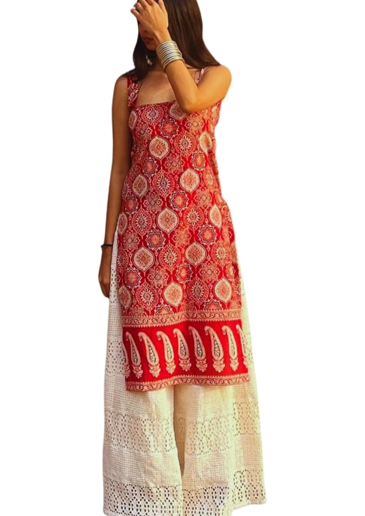 DITYA Sleeveless Ajrak Print Kurti