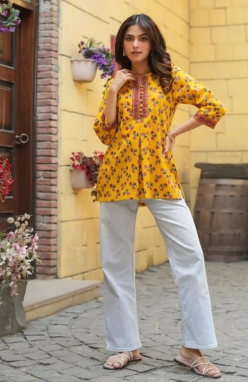 DITYA  Floral Printed Pure Cotton Kurti