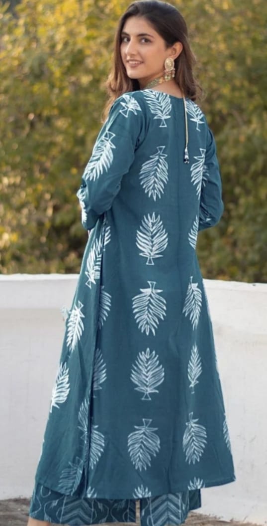 DITYA Green & White Printed Kurta With Trousers