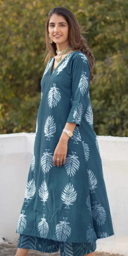 DITYA Green & White Printed Kurta With Trousers