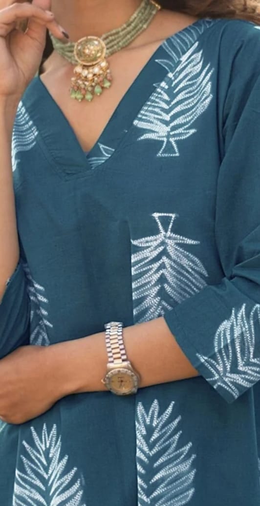 DITYA Green & White Printed Kurta With Trousers